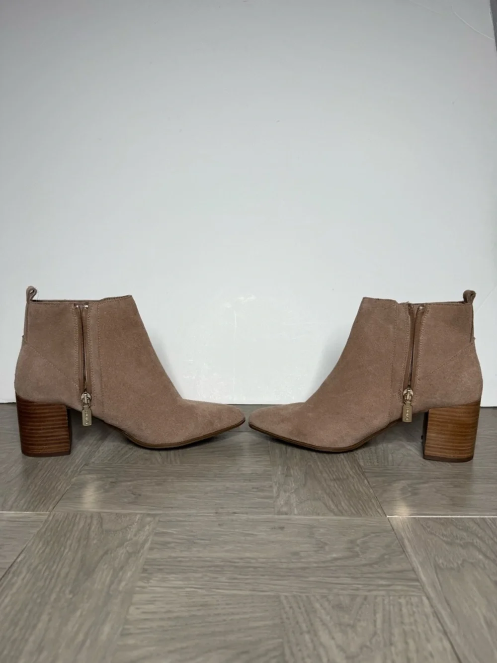 Blondo laureece tan
